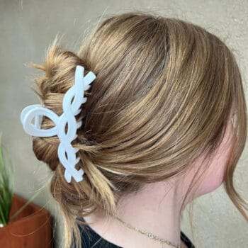 Girl with white twist jaw clip in her hair.